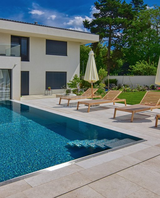 Privátní bazén venkovní s infinity přelivem 9