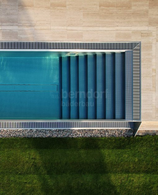 Privátní bazén venkovní s infinity přelivem 11