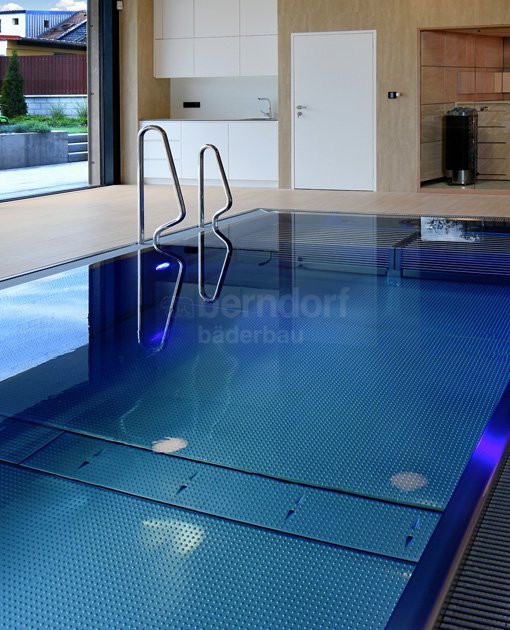 Privátní bazén s přelivem vnitřní 4