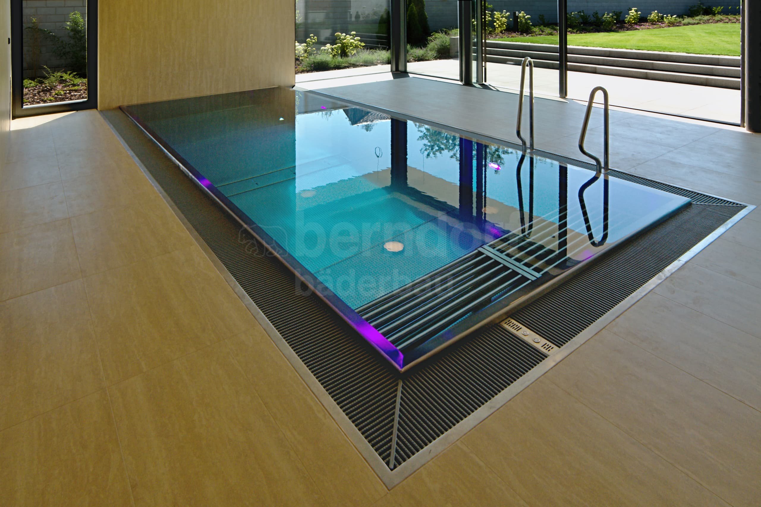 1c_PARDUBICKY_Privátní bazén vnit²ní s p²elivem.jpg