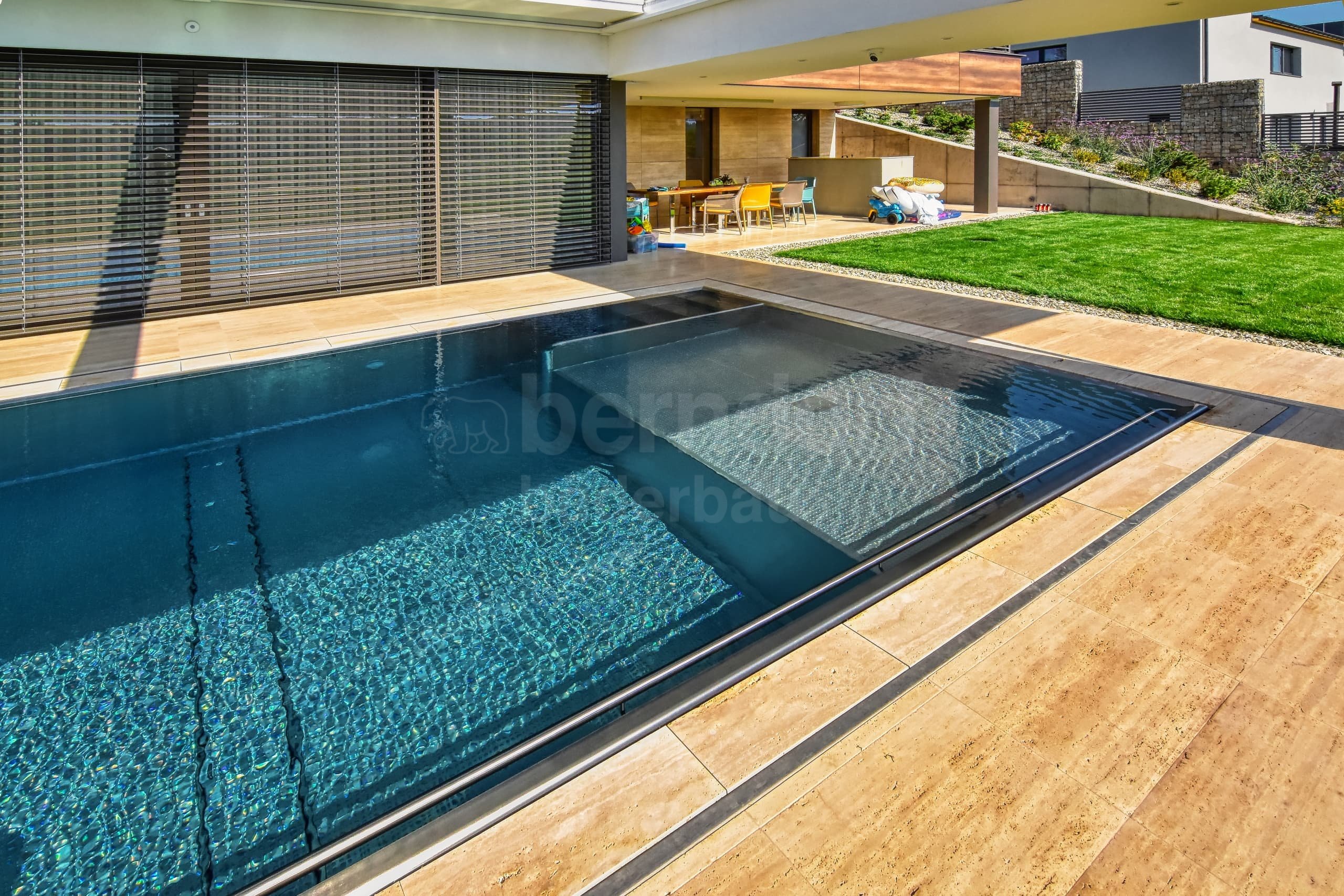 7c_JEZBINY_Privátní bazén venkovní schovaný ºlábek.jpg