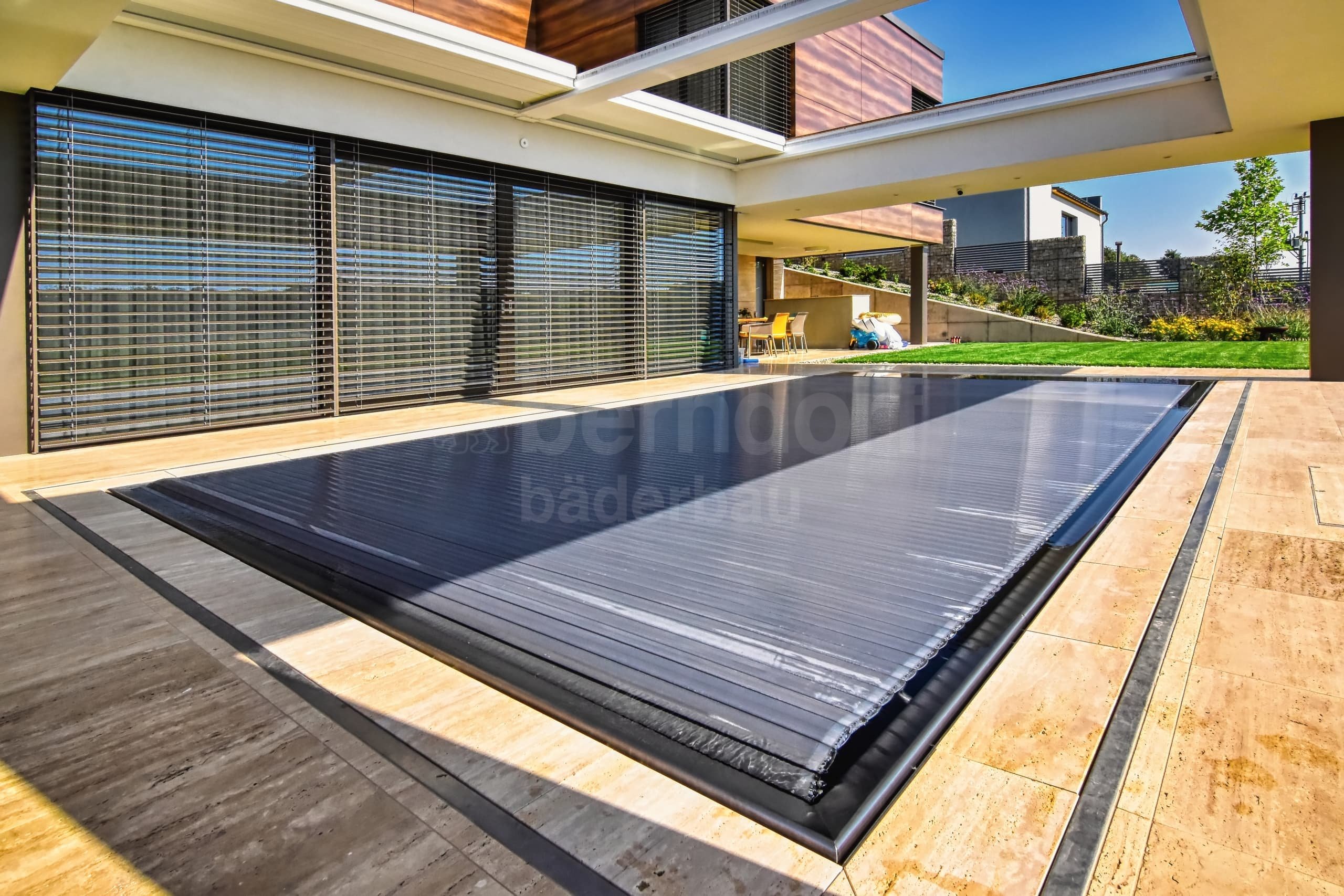 7f_JEZBINY_Privátní bazén venkovní schovaný ºlábek.jpg