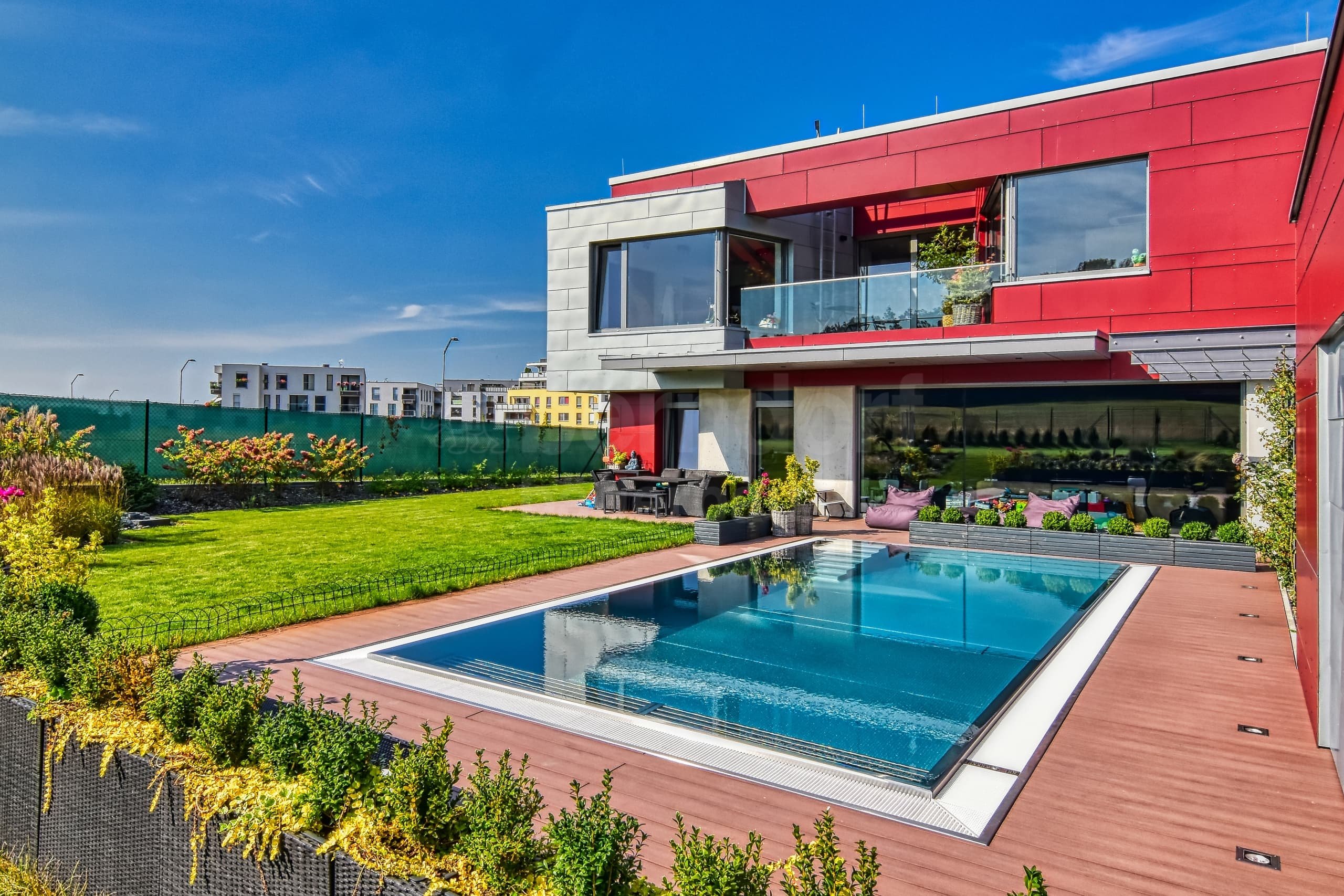 8_HRADEC-KRALOVE__Privátní bazén venkovní s p²elivem.jpg