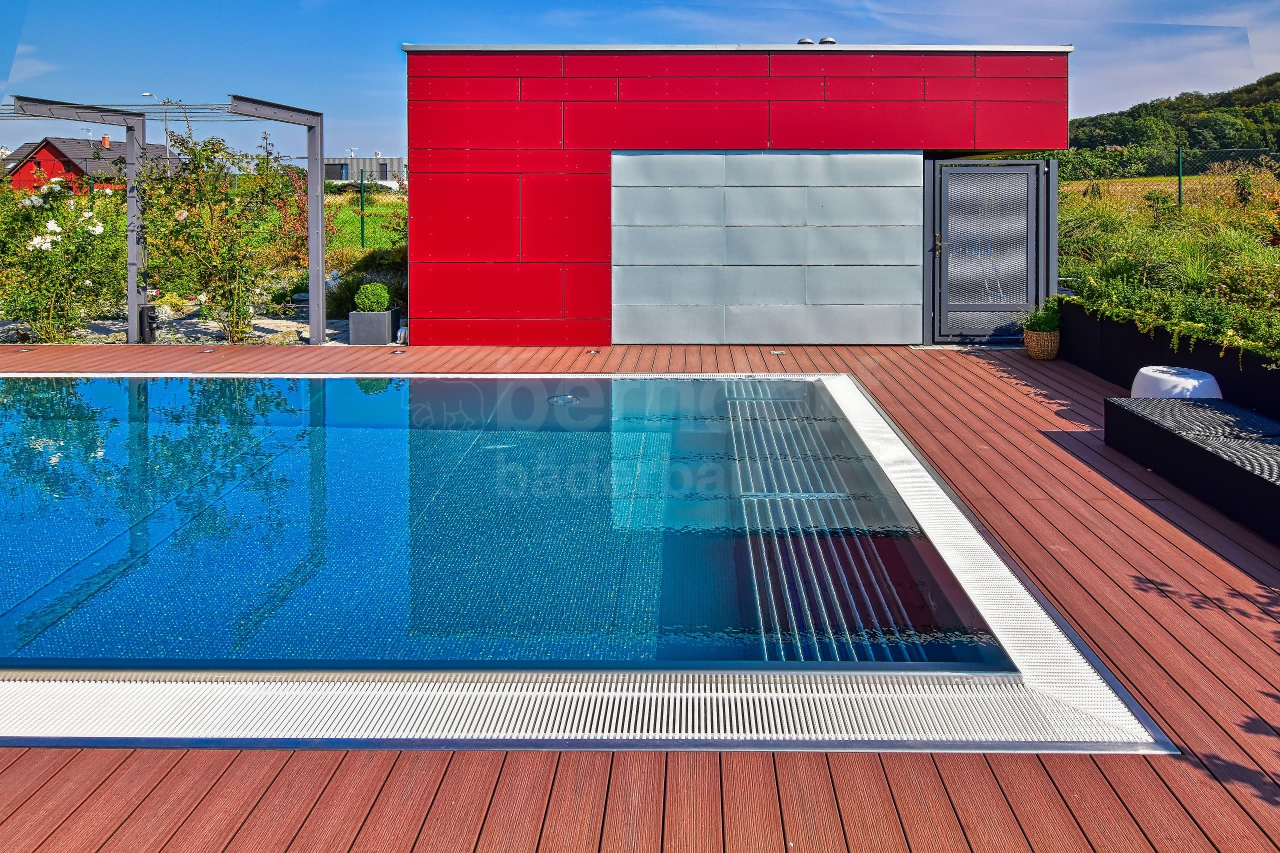 8c_HRADEC-KRALOVE_Privátní bazén venkovní s p²elivem.jpg