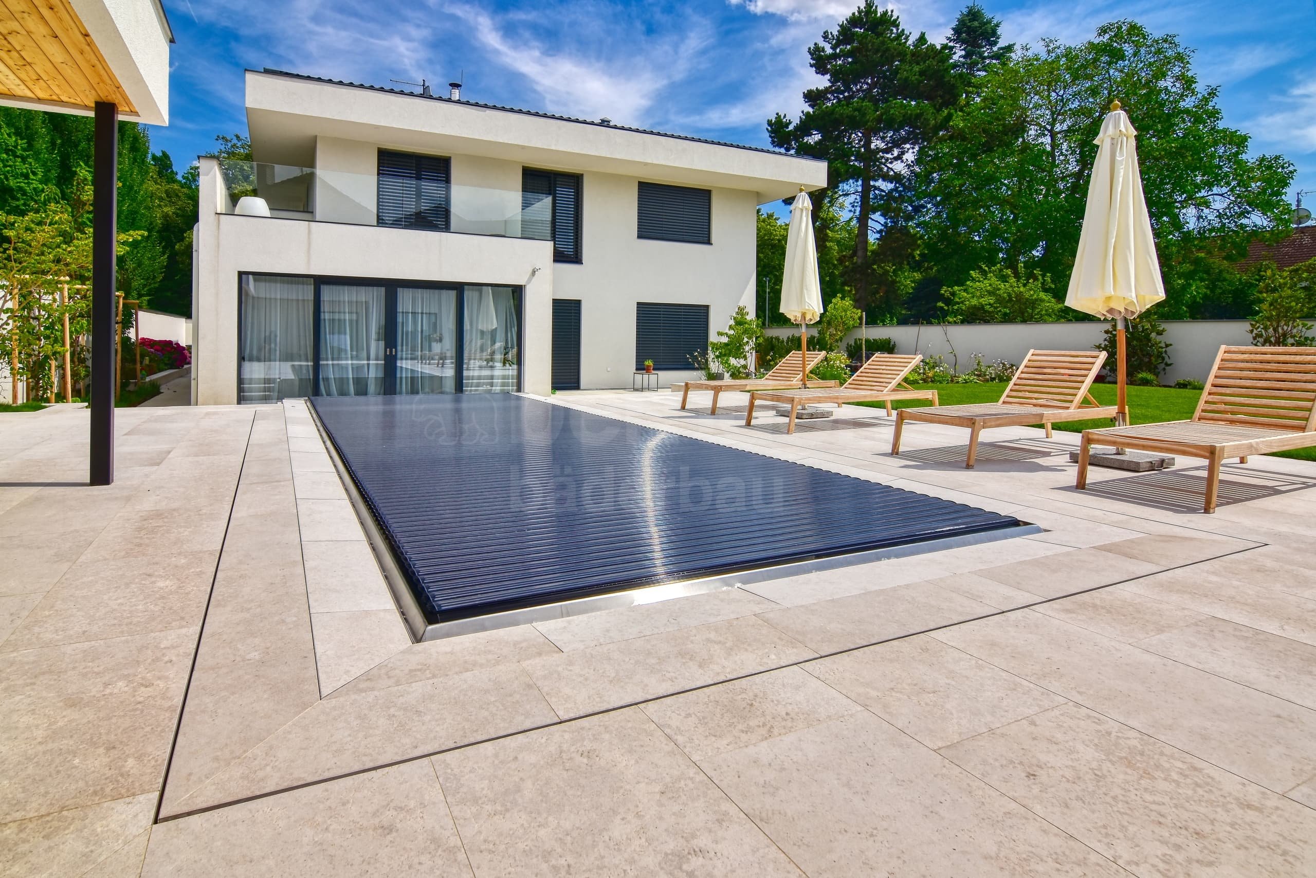 9e_KUNRATICE_Privátní bazén venkovní s infinity p²elivem.jpg