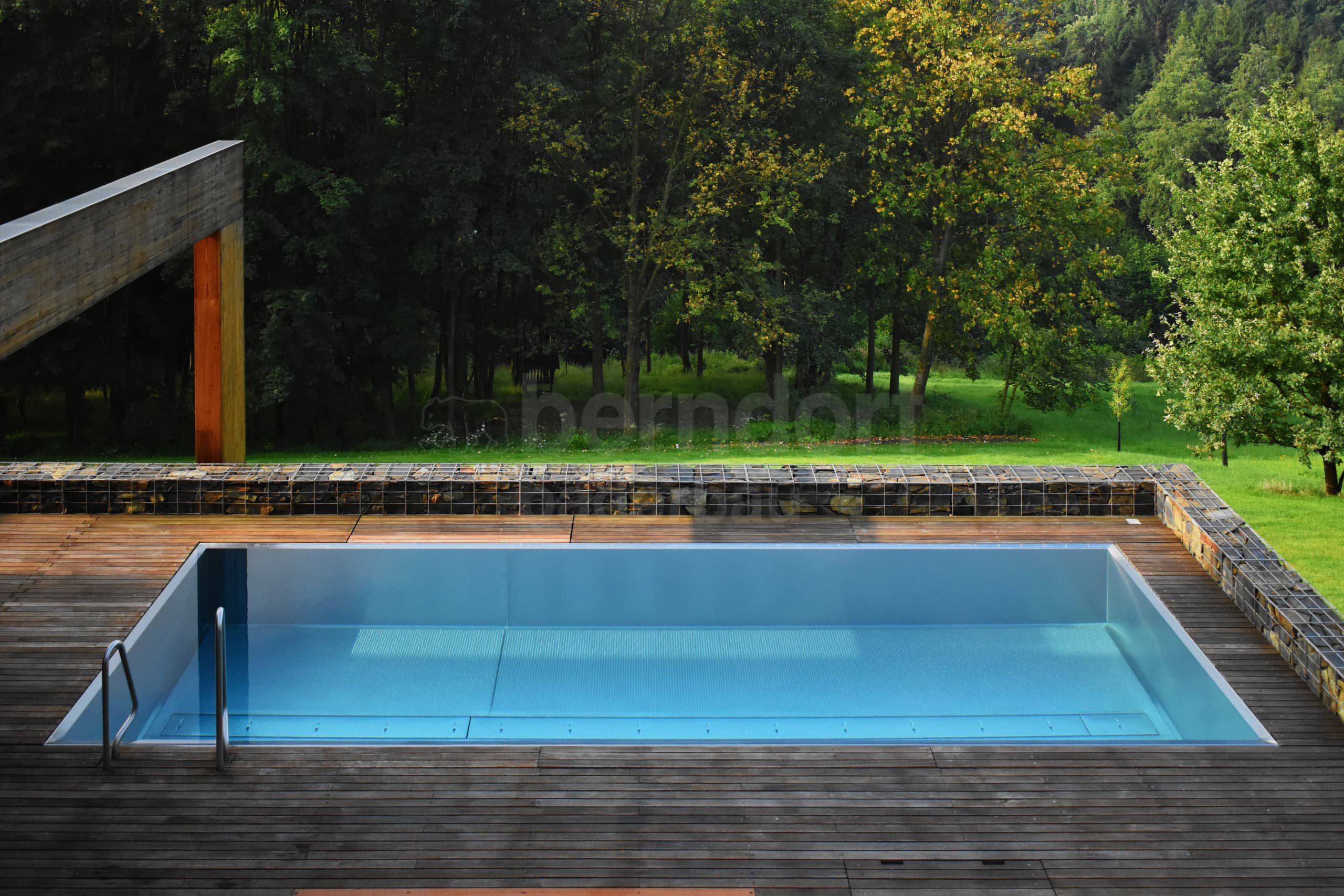 1b_VELKÁ LHOTA_privátní bazén se schovaným p²elivným tichým ºlábkem.jpg