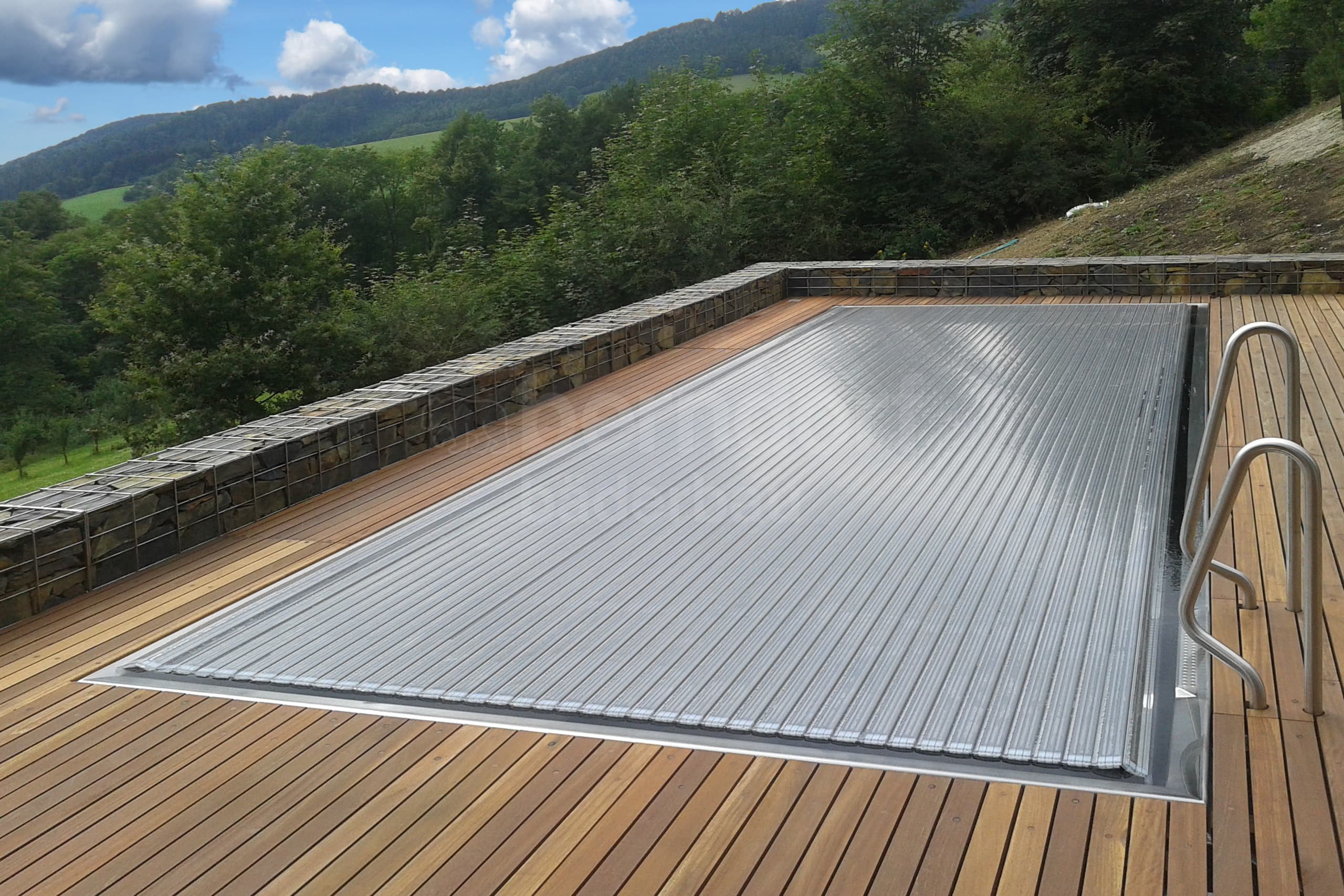 1c_VELKÁ LHOTA_privátní bazén hladinové zakrytrí PC Platine.jpg