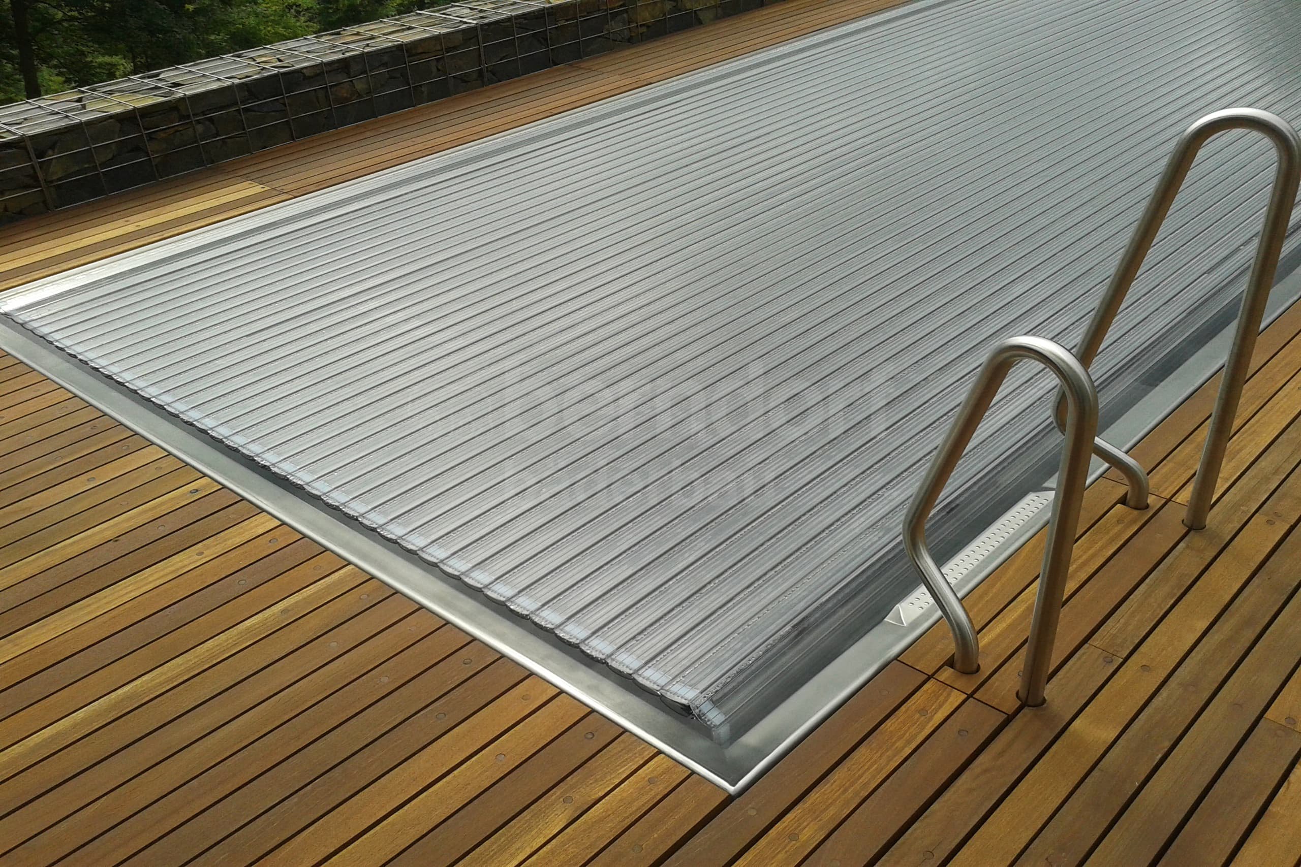 1d_VELKÁ LHOTA_privátní bazén hladinové zakrytí PC Platine.jpg