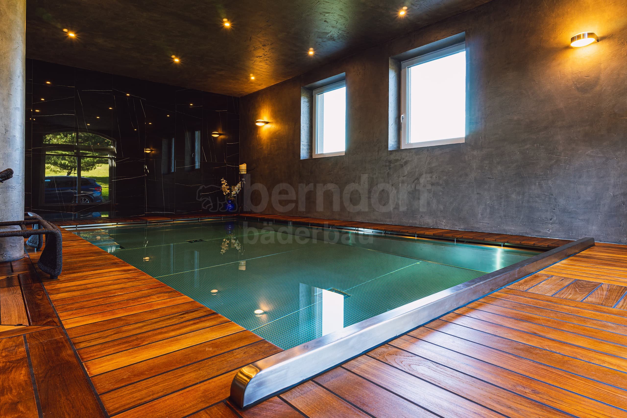 12b_¼ELADNÁ_Privátní bazén vnit²ní p²ekrytý ºlábek.jpg