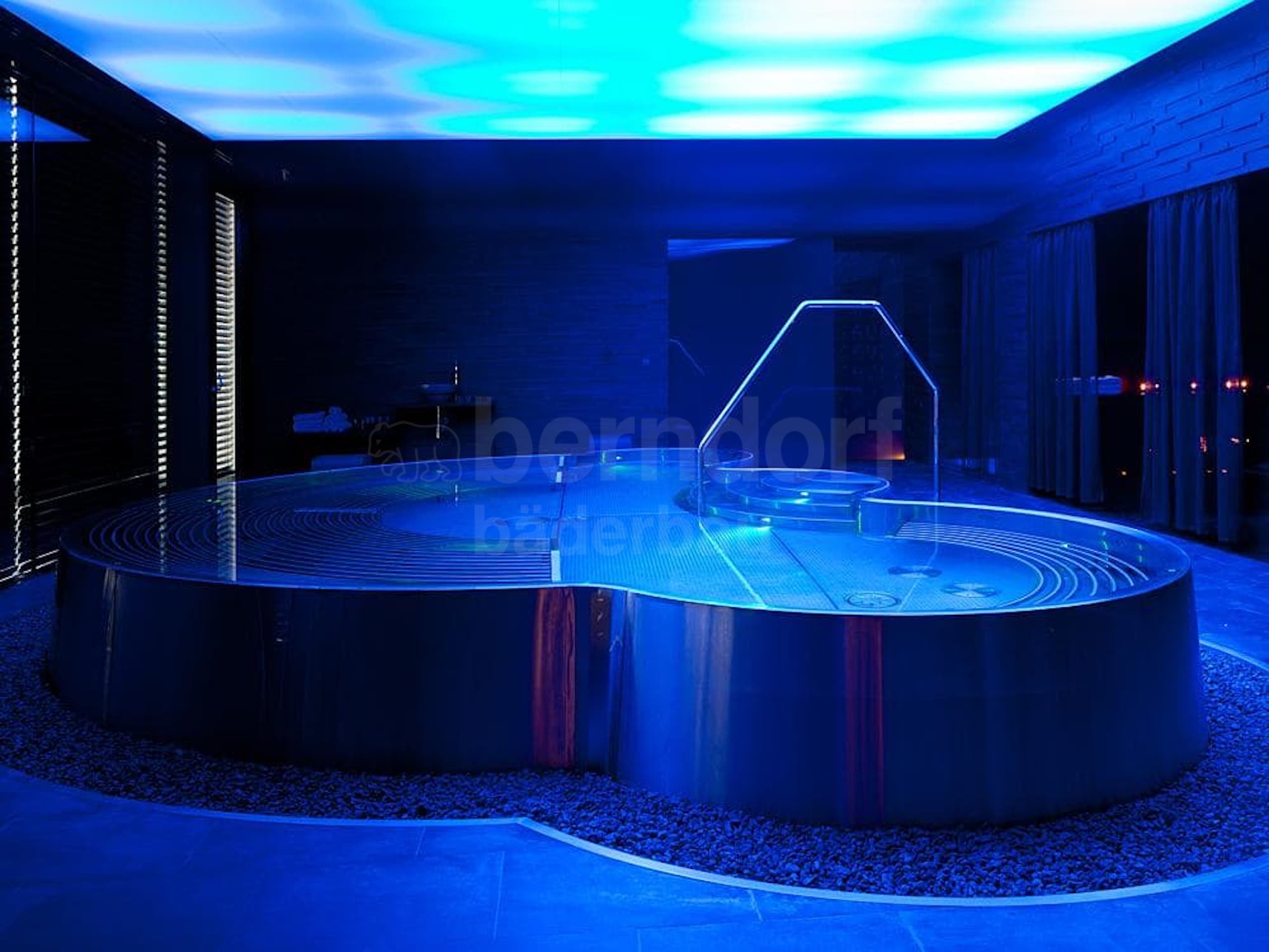 5a_Vířivý bazén s RGB osvětlením.jpg