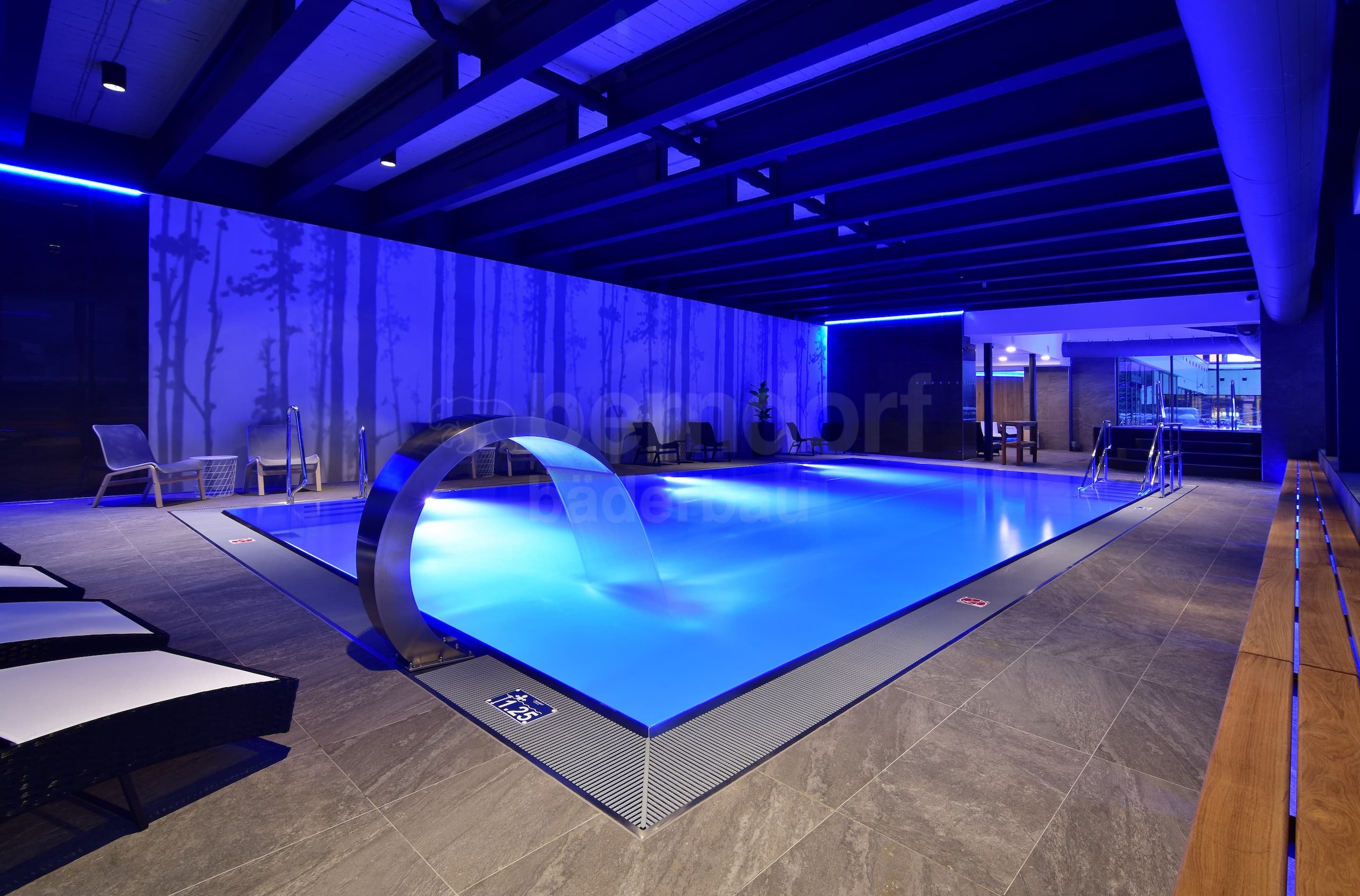 6_Hotelový bazén.jpg