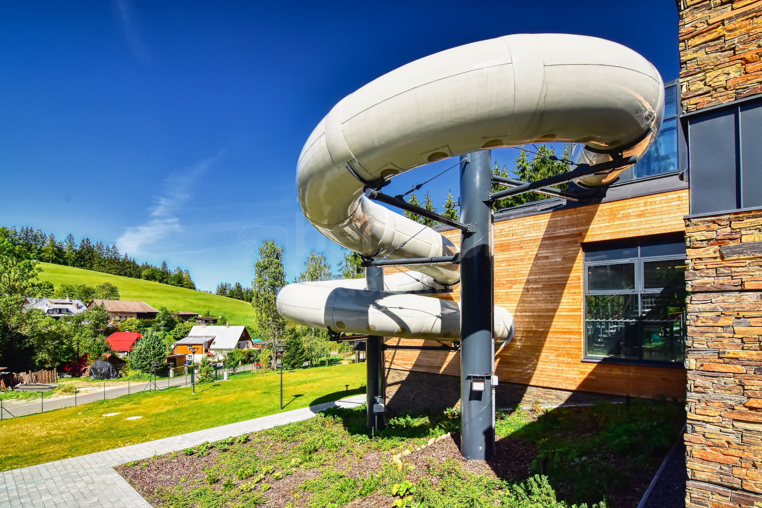 4j_Víceúčelový bazén Vodní svět Hotel Kyčerka.jpg