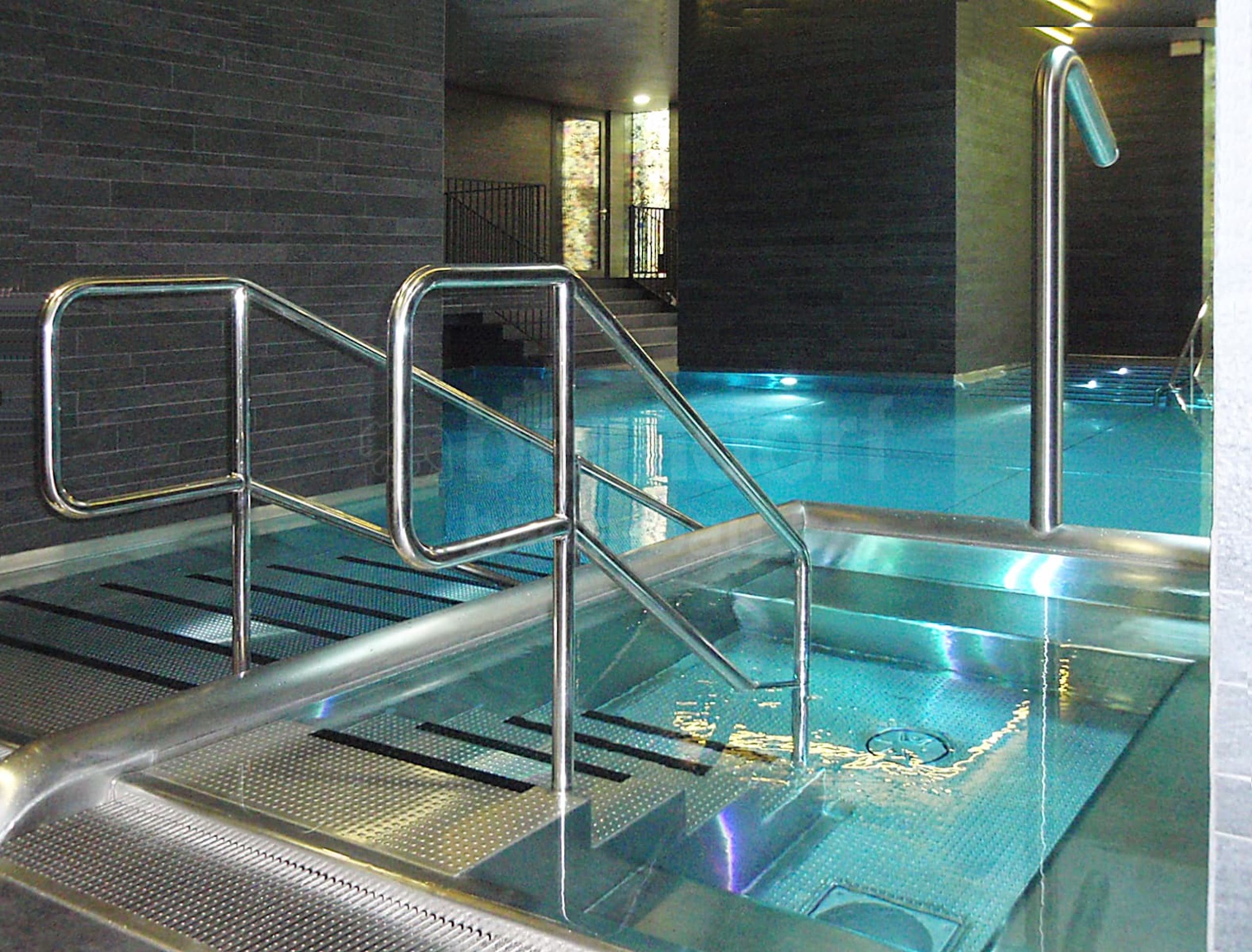 14b_Relaxační bazén s vířivým bazénkem vnitřní.JPG