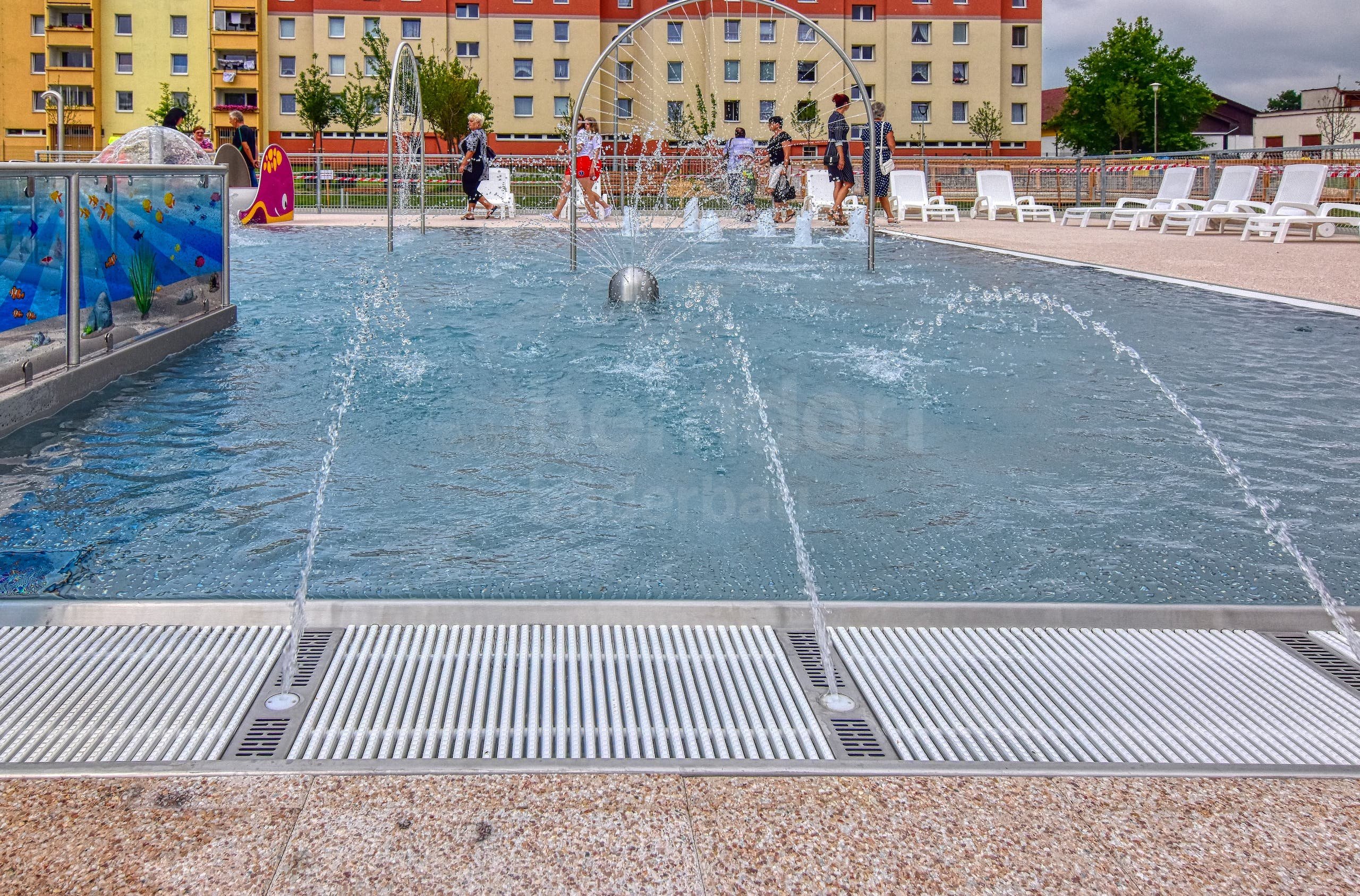 4d_Víceúčelový nerezový byzén Vodňany_atrakce fontánka.jpg