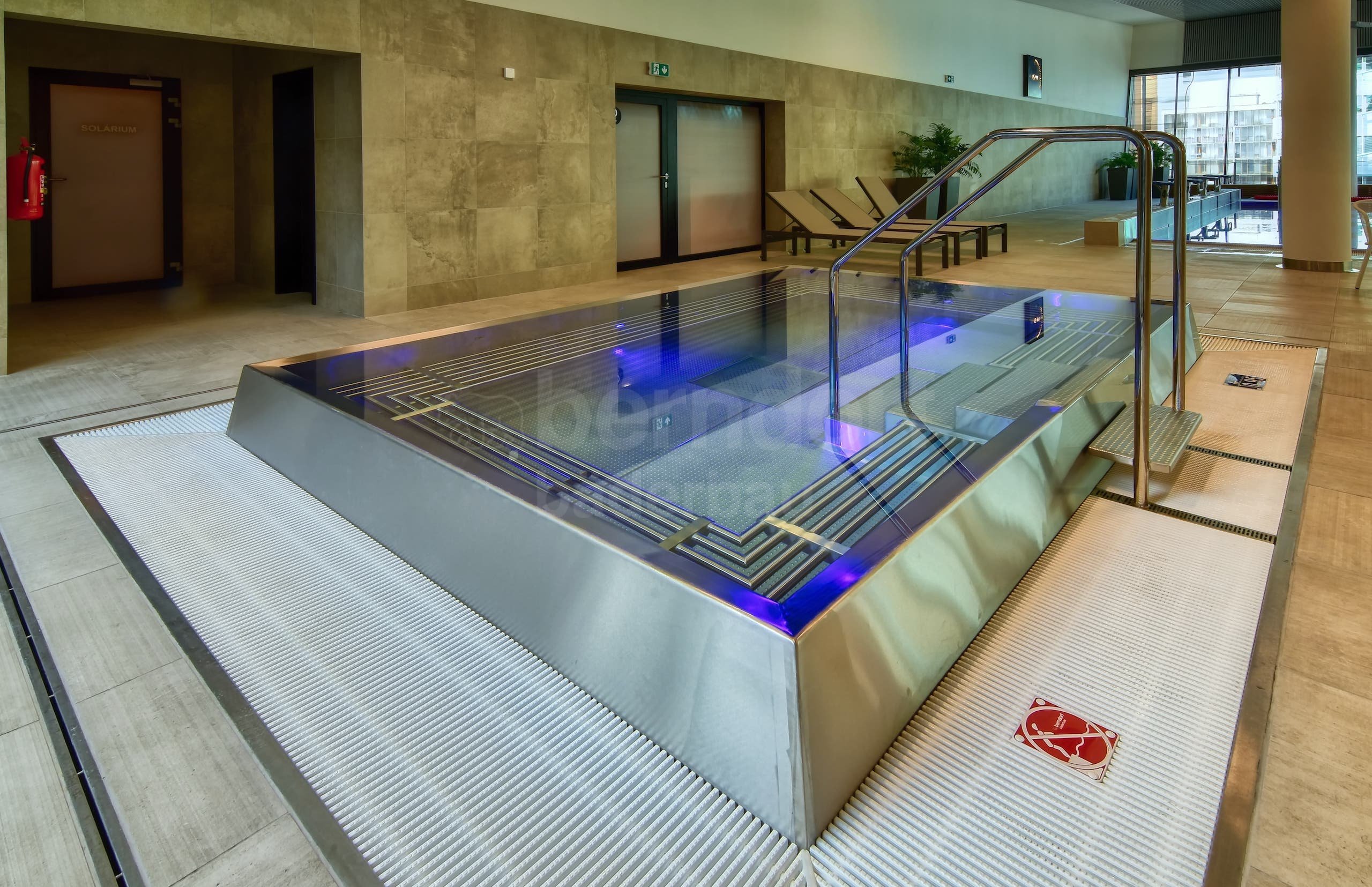 5d_Vířivý bazén vnitřní Brumlovka Balance club.jpg