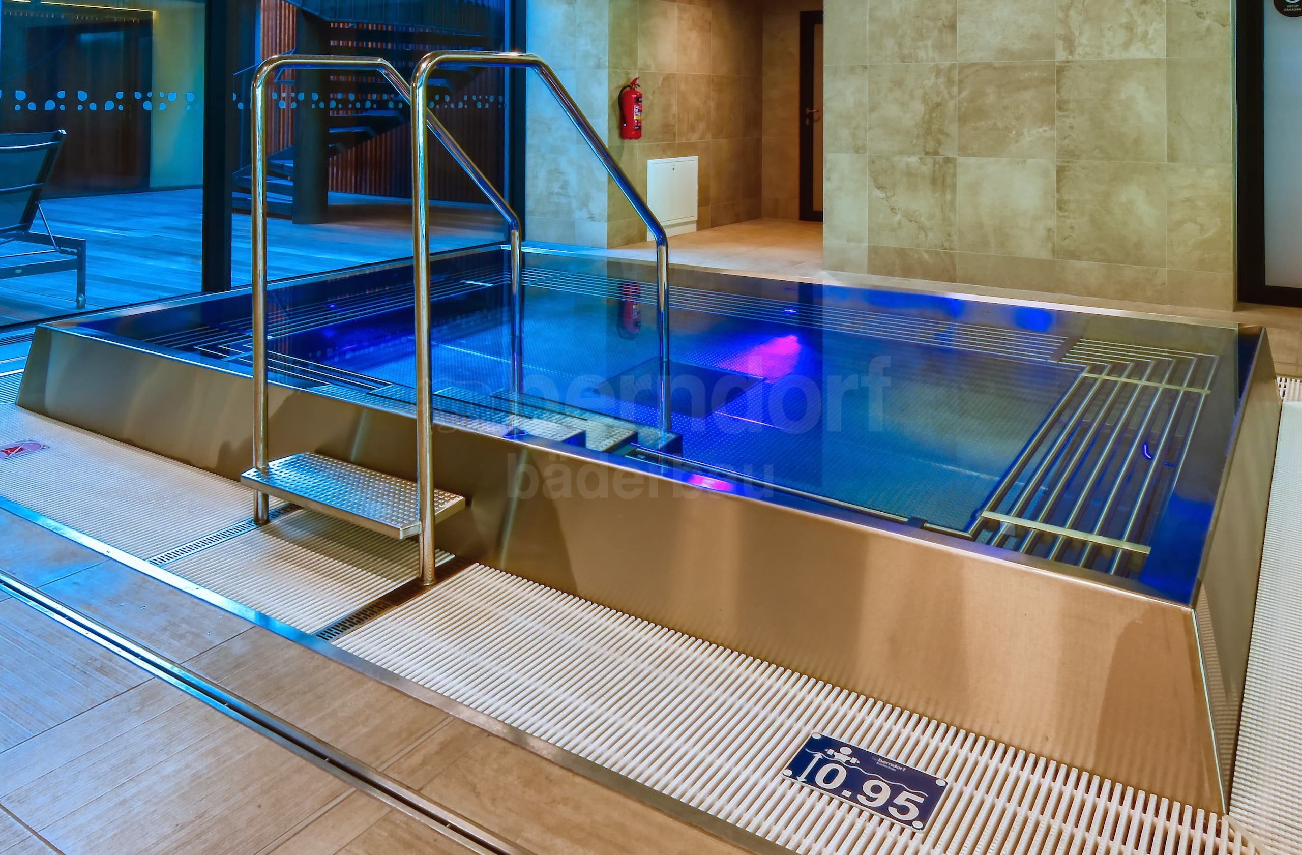 5f_Vířivý bazén vnitřní Brumlovka Balance club.jpg