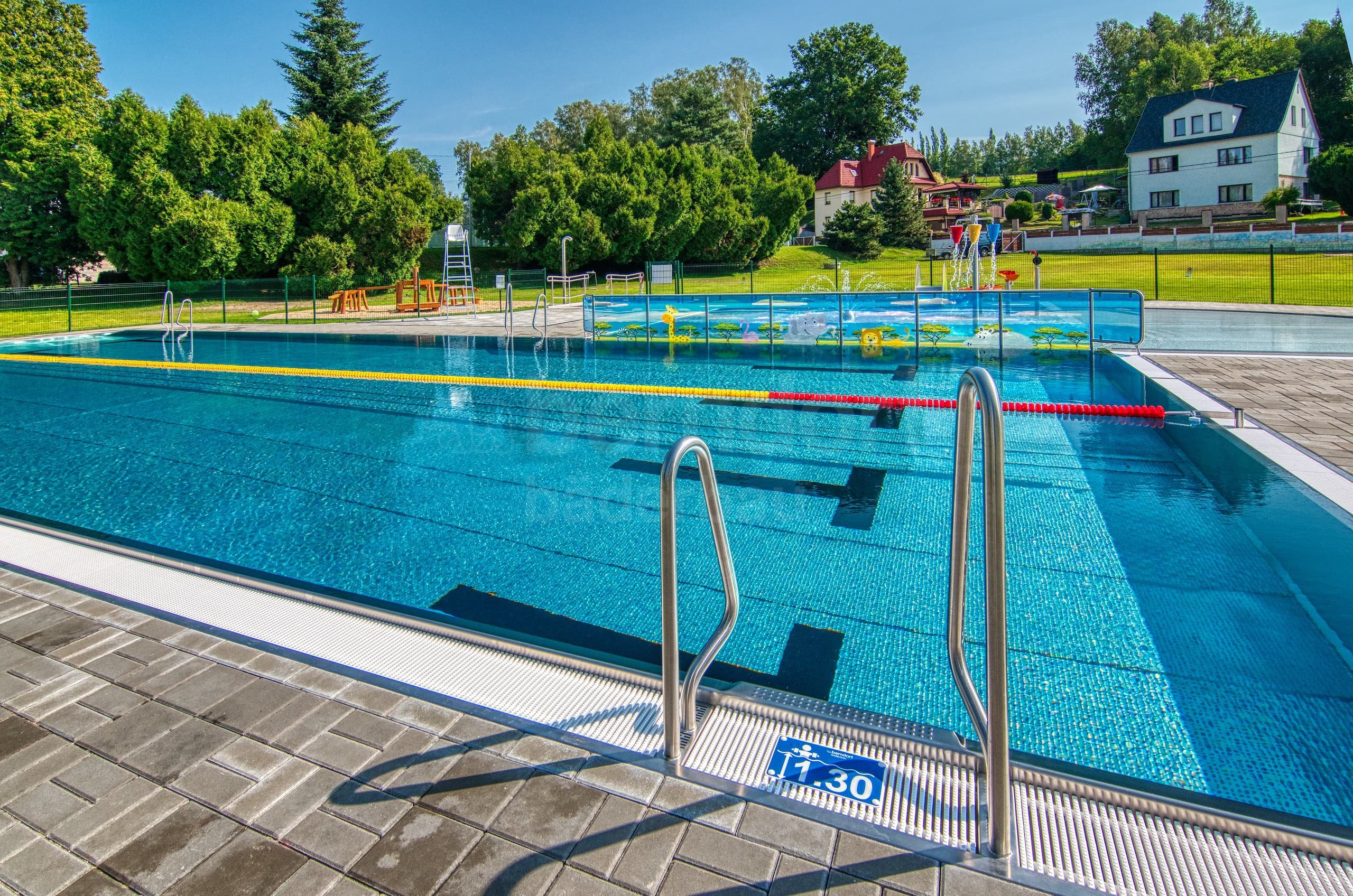 6_Víceúčelový nerezový bazén Chrastava.jpg