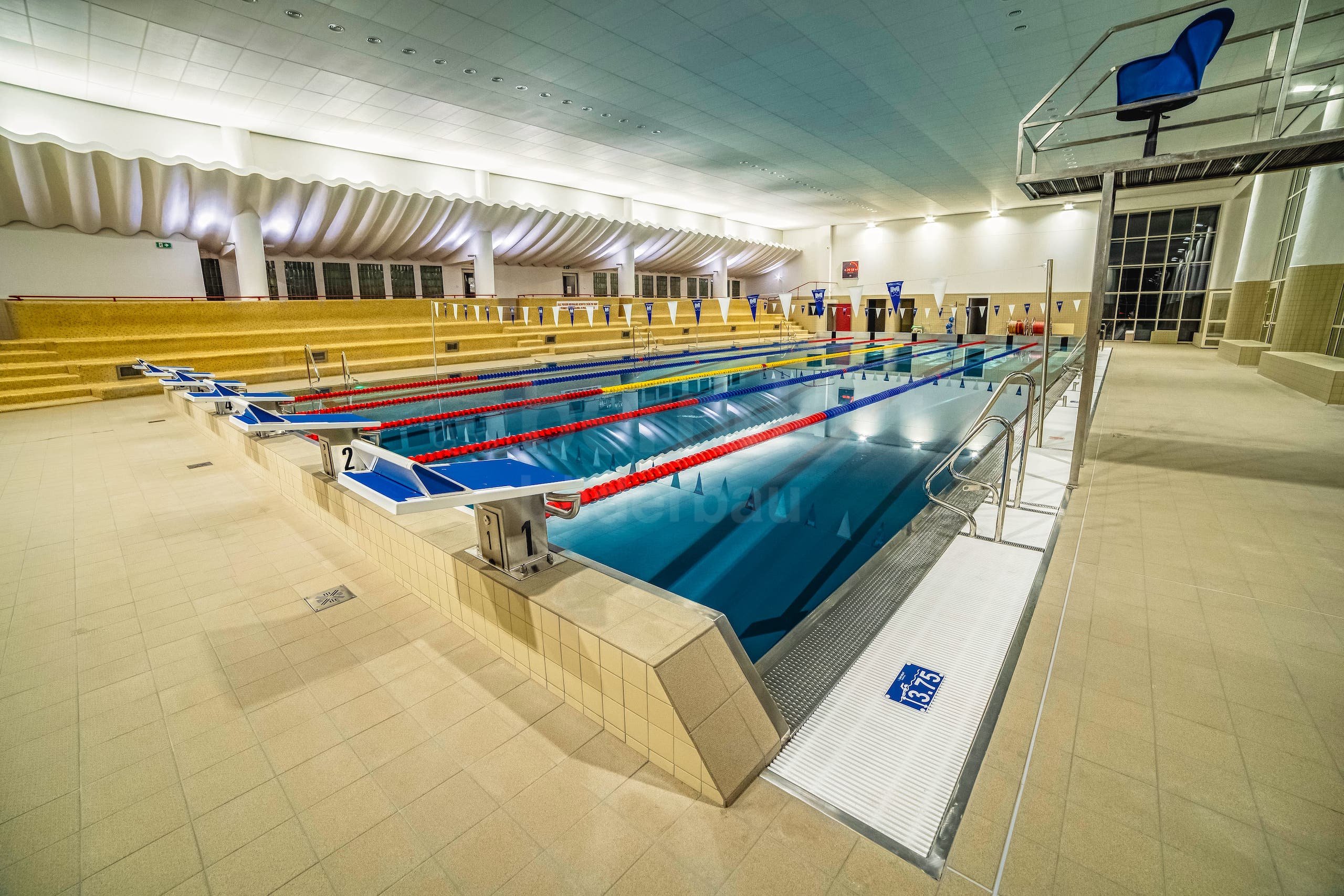 14a_Plavecký nerezový bazén vnitřní Lázně Zlín.jpg