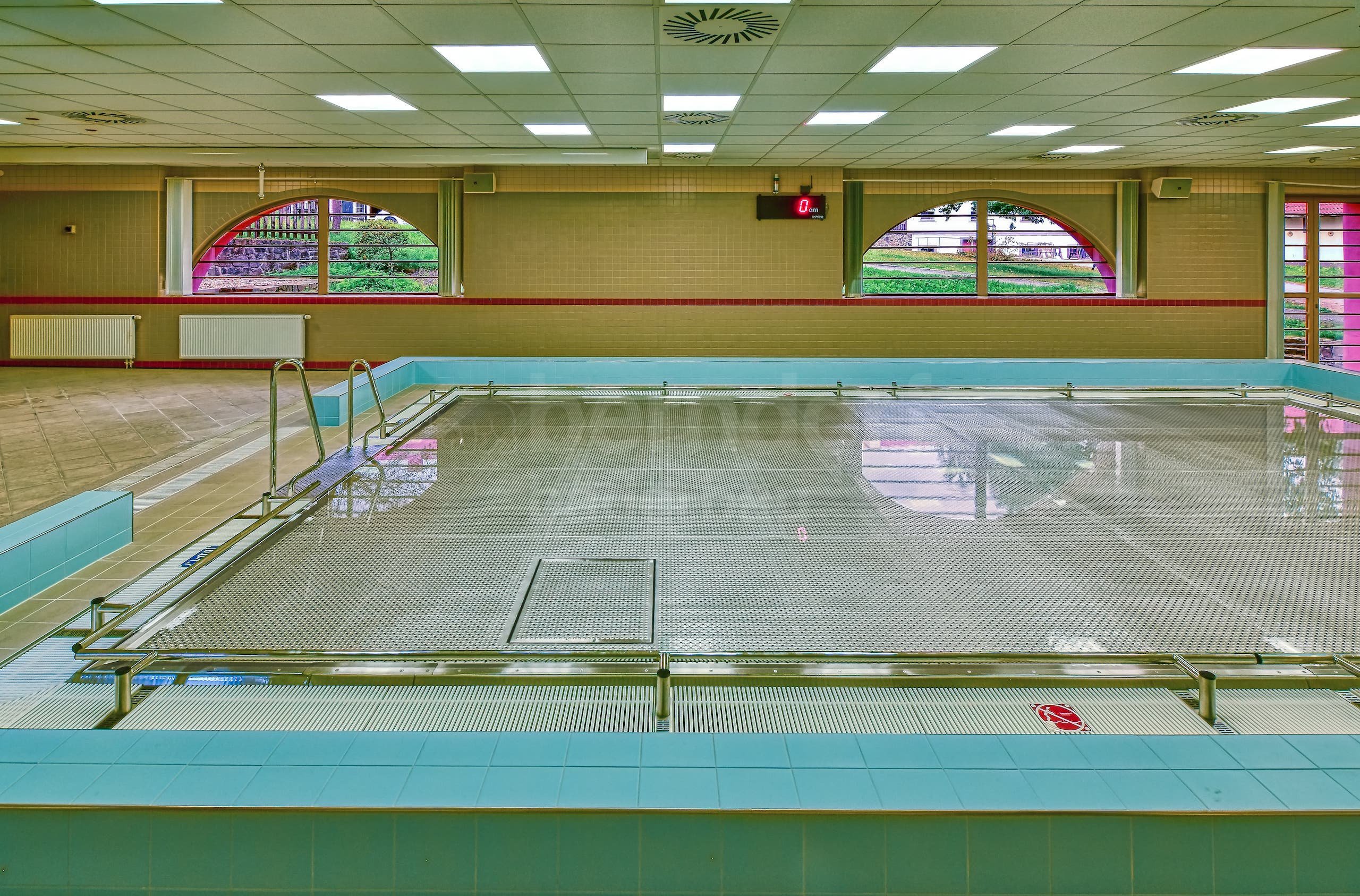 15c_Rehabilitační nerezový bazén se zvedacím dnem.jpg