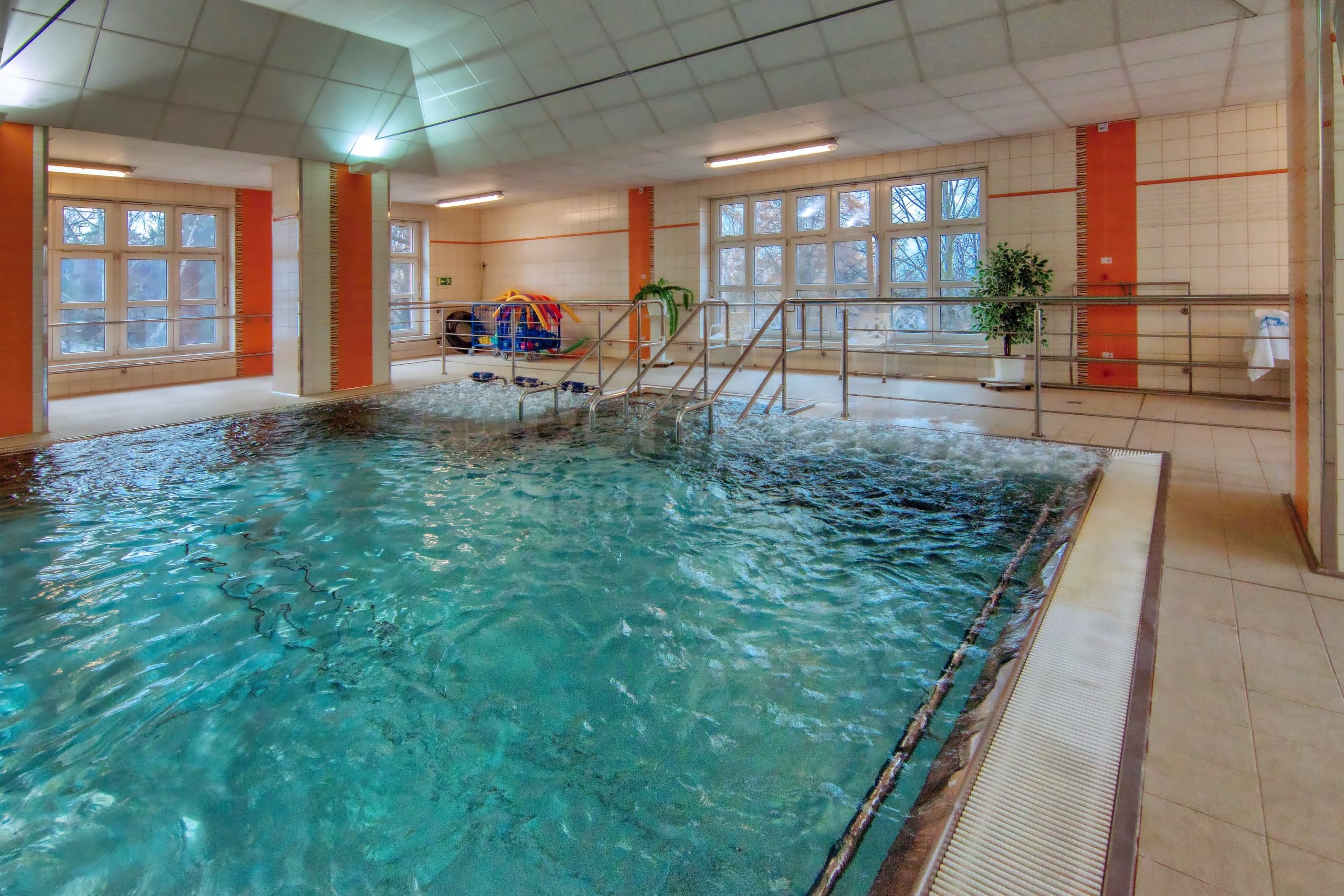 7d_Rehabilitační nerezový bazén Košumberk.jpg