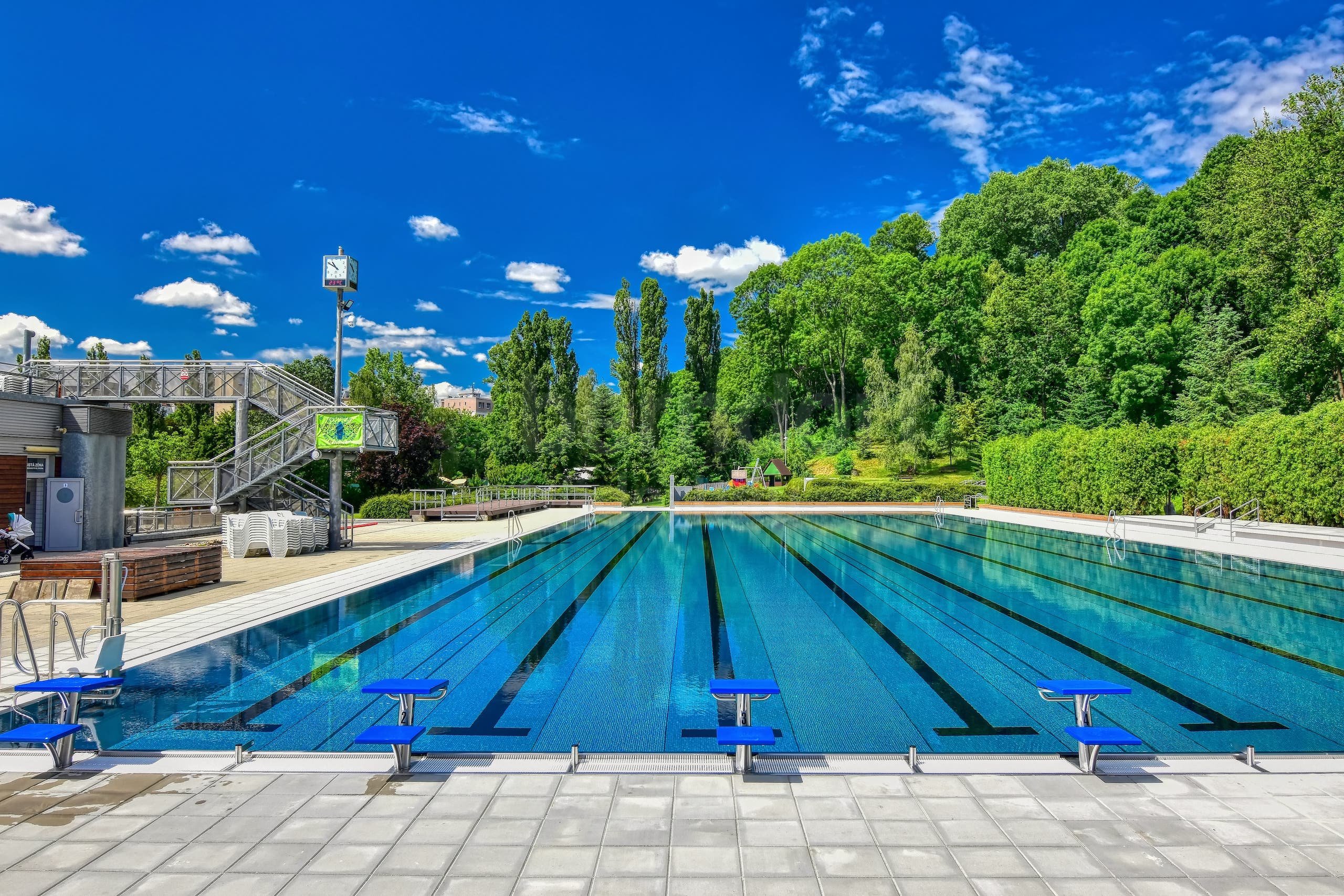 12b_Plavecký bazén Praha Petynka.jpg