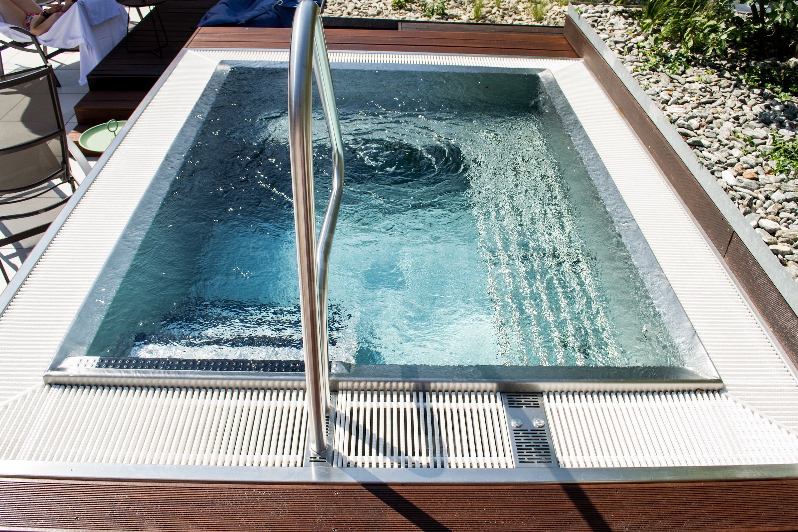 5j_Vířivý bazén venkovní Brumlovka Balance club.jpg