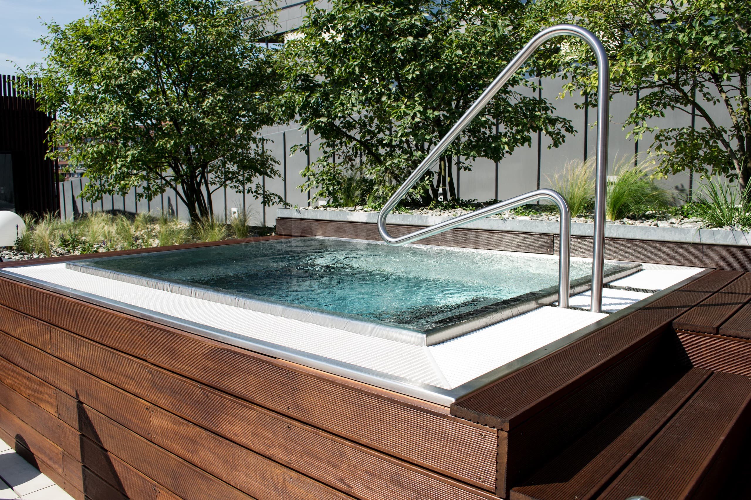 5h_Vířivý bazén venkovní Brumlovka Balance club.jpg