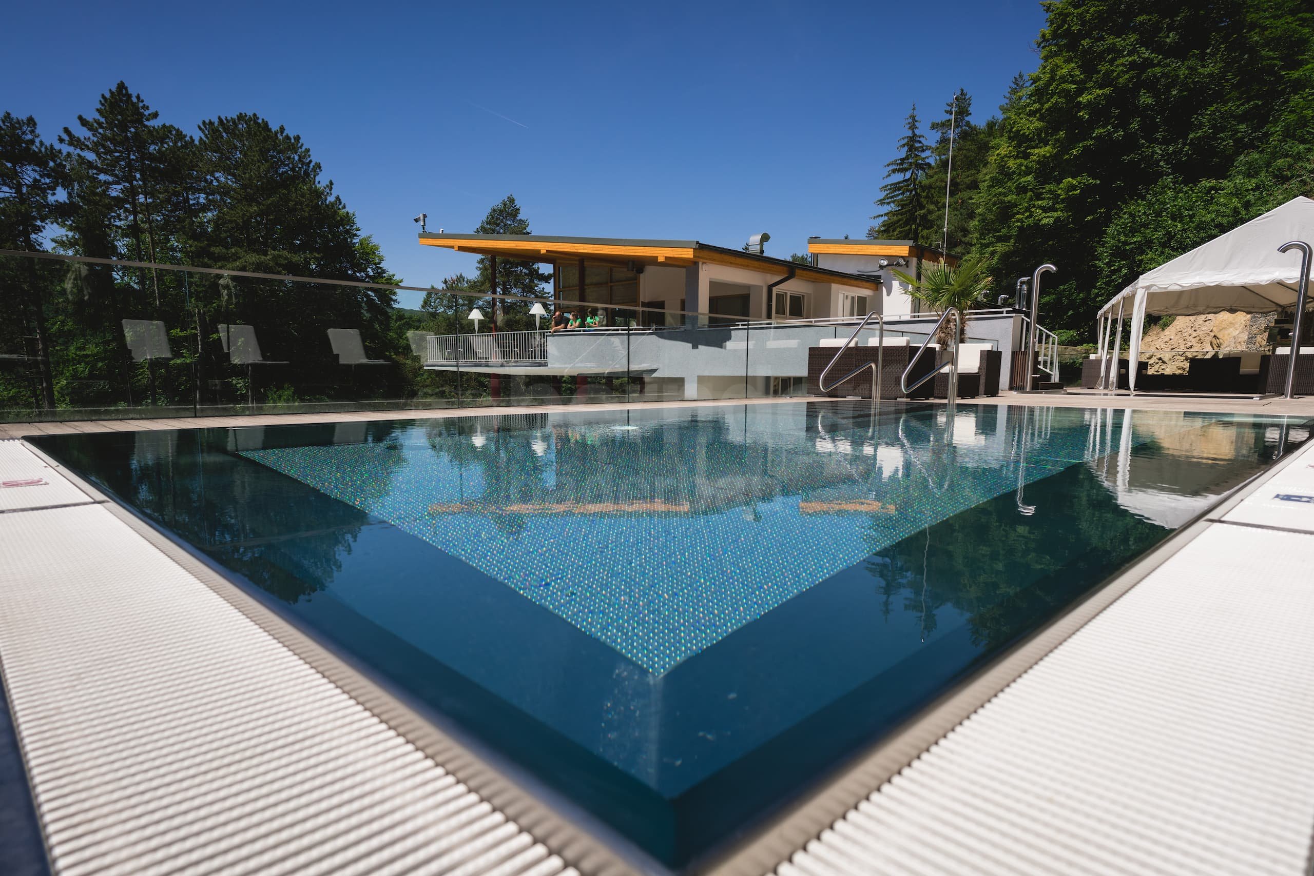 7b_TRENČIANSKÉ TEPLICE_Koupaliště Zelená žaba.jpg