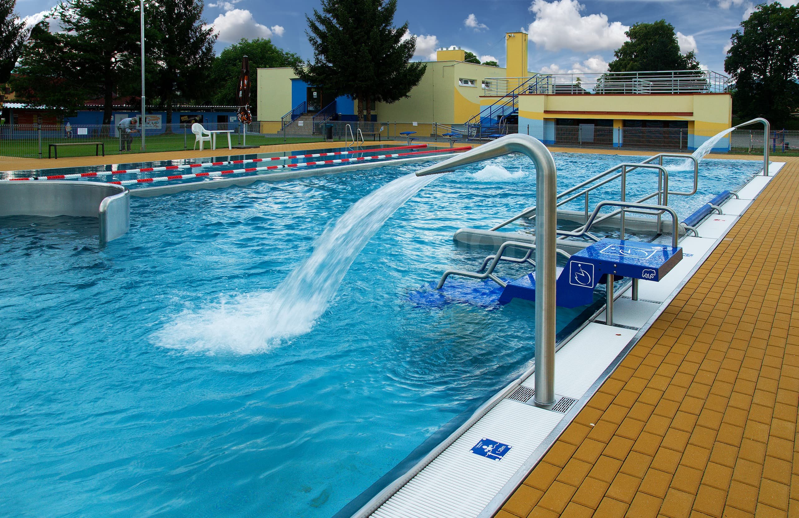 11g_NEMŠOVÁ_Veřejné koupaliště.jpg