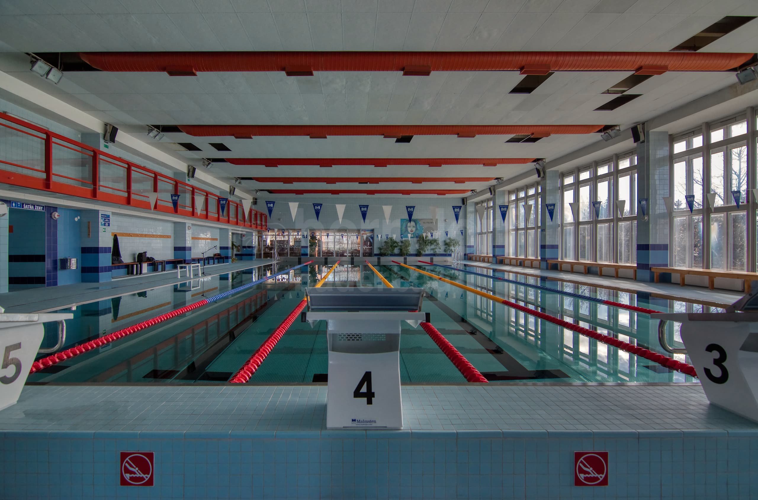 4e_LEVICE_Plavecký bazén 25m.jpg