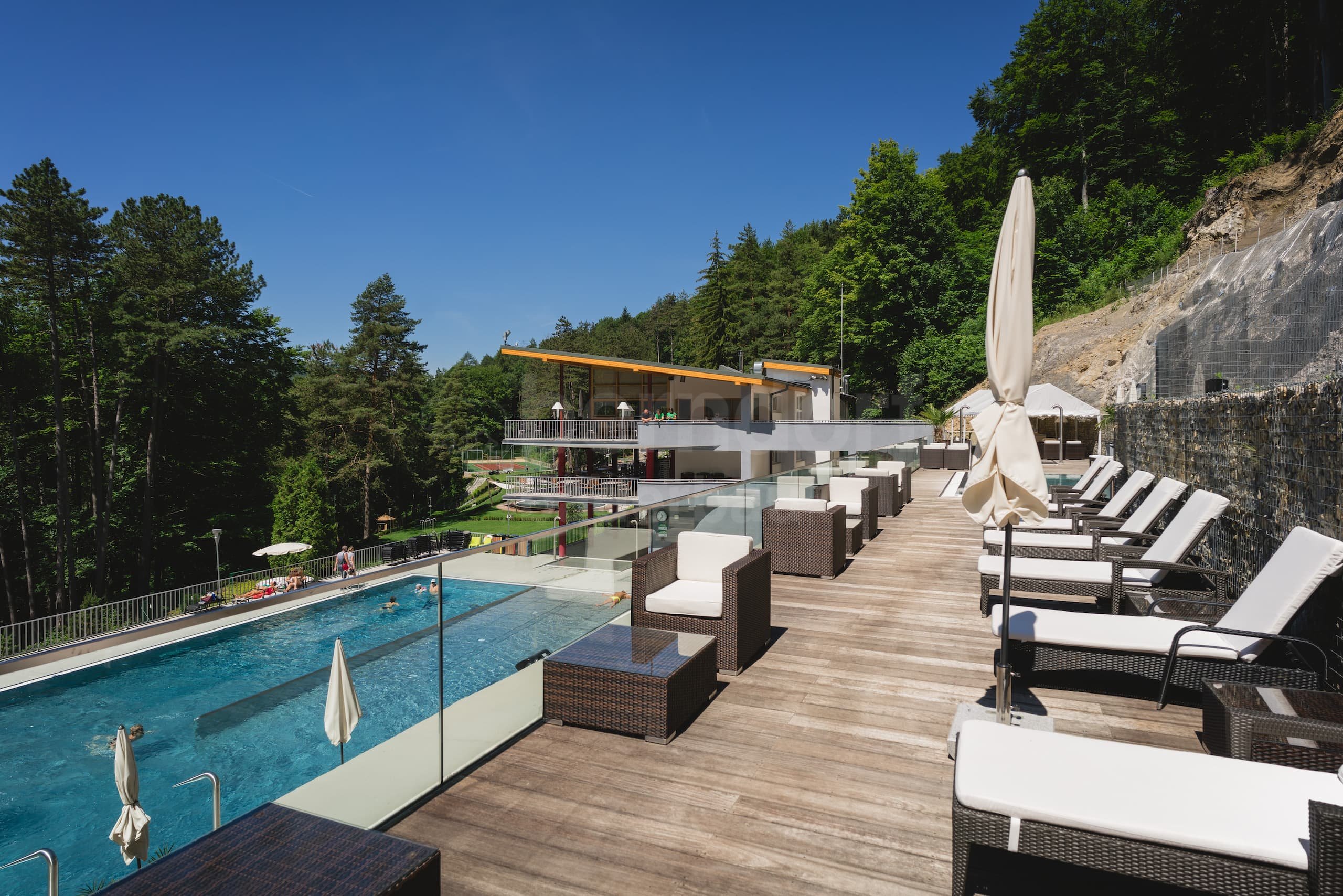 7_TRENČIANSKÉ TEPLICE_Koupaliště Zelená žaba.jpg