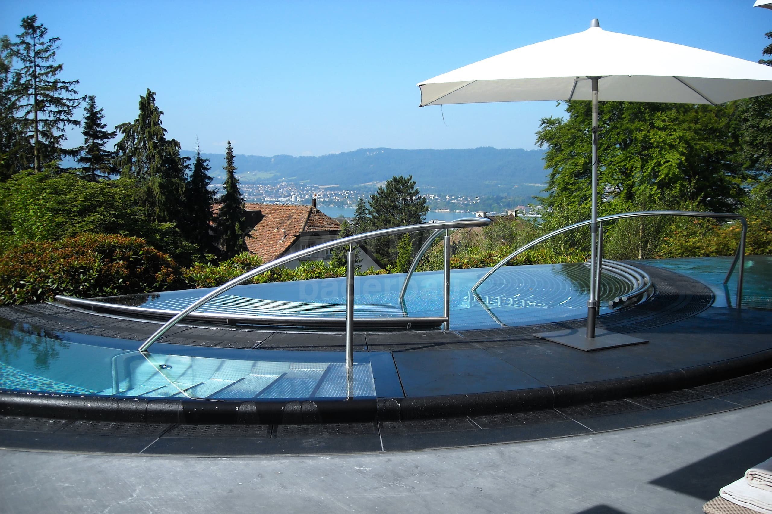 1a_Hotelový relaxační vířivý bazén_Zürich_Hotel_Dolder_The_Grand_20080701_Wittwer (2)_UPRA.JPG