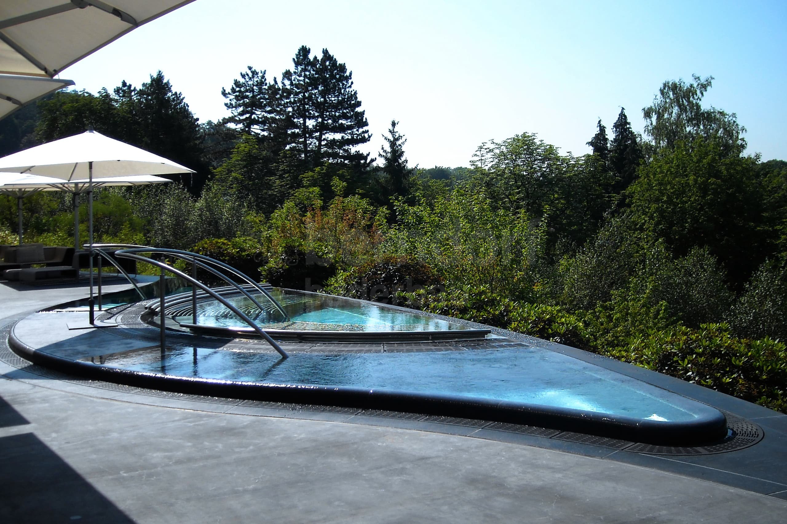 1b_Hotelový relaxační vířivý bazén_Zürich_Hotel_Dolder_The_Grand_20080701_Wittwer (3)_UPRA.JPG