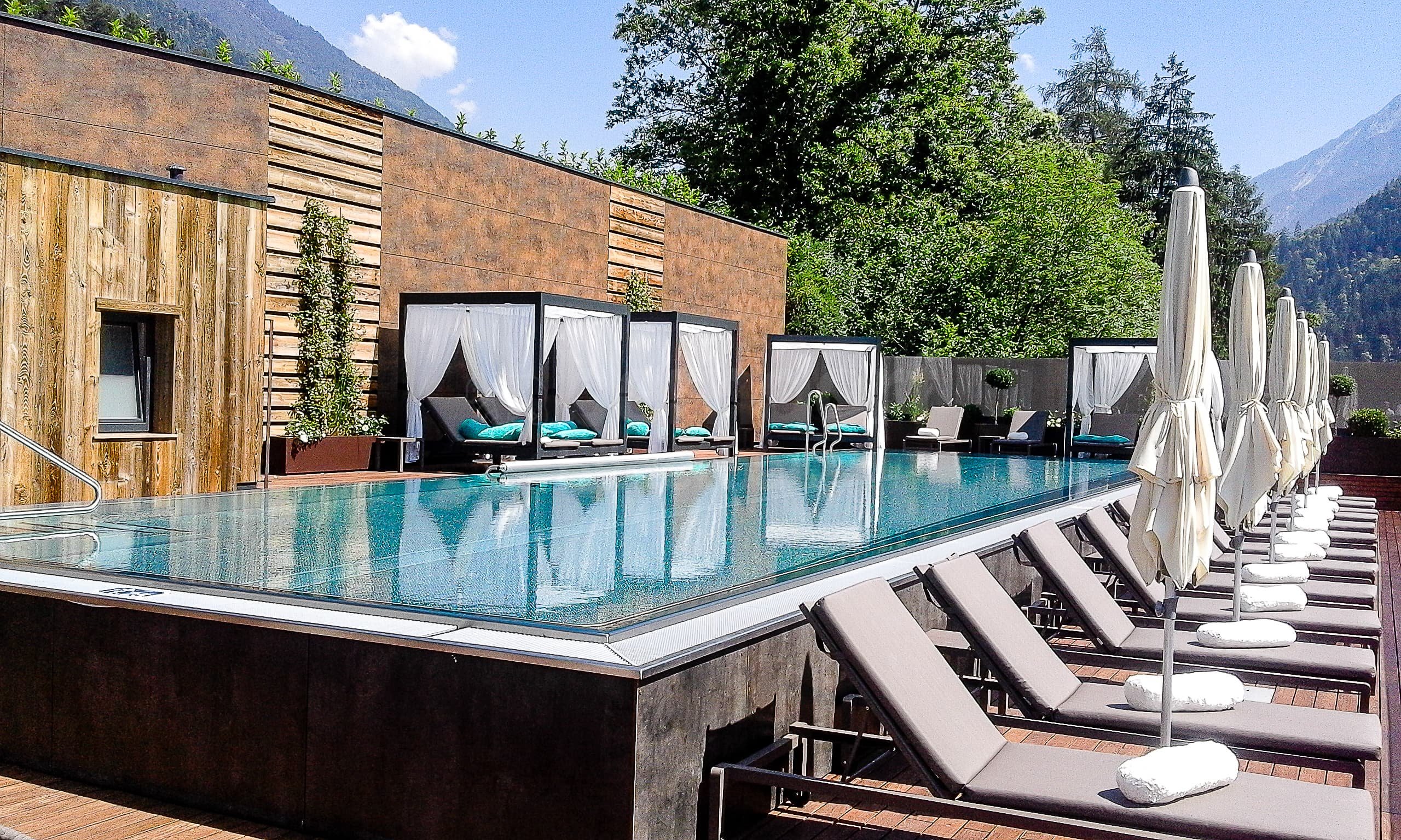 2a_Hotelový bazén_St_Martin_Resort Quellenhof_160627_ZaP (5)_LR.jpg