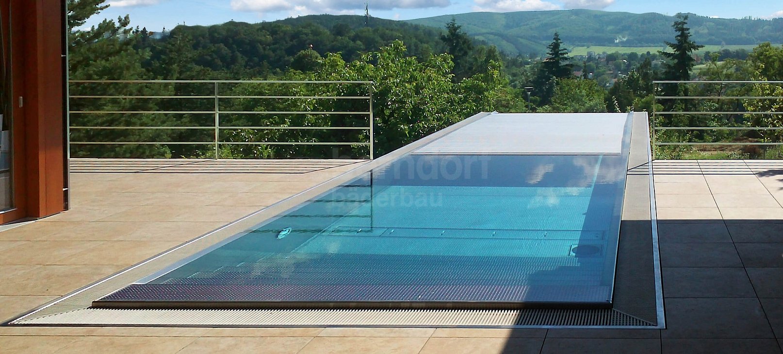 Privátní bazén s přelivem 2