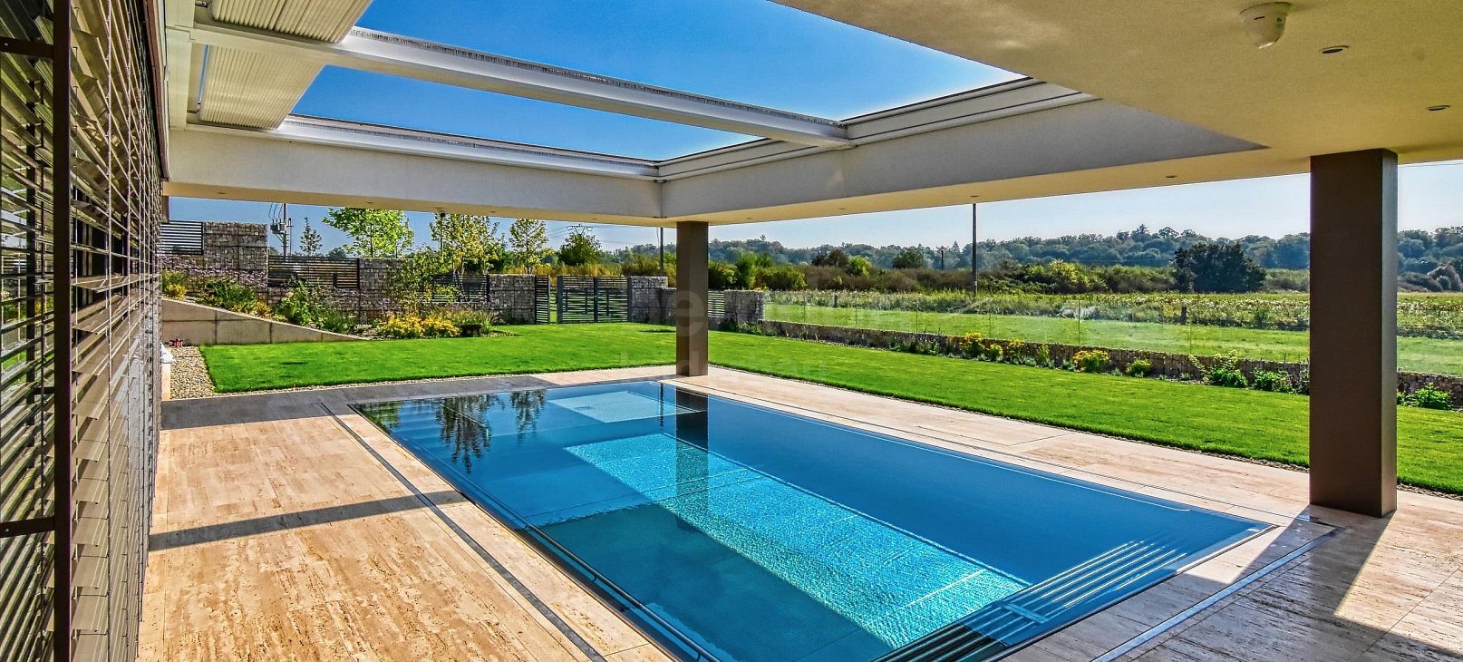 Privátní bazén venkovní zakrytý žlábek 7